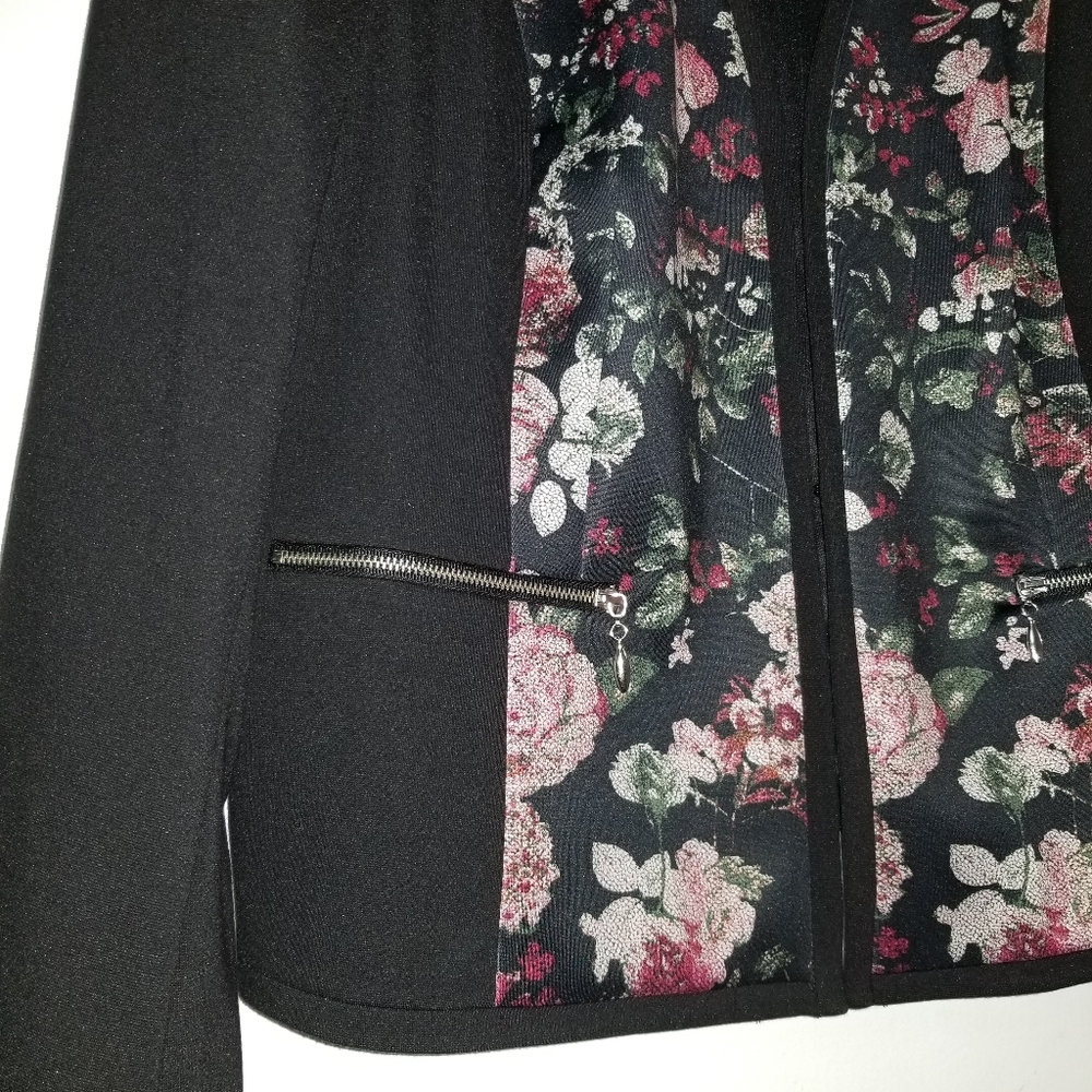 SOLD- Stunning Jacket - Picture 2 of 7